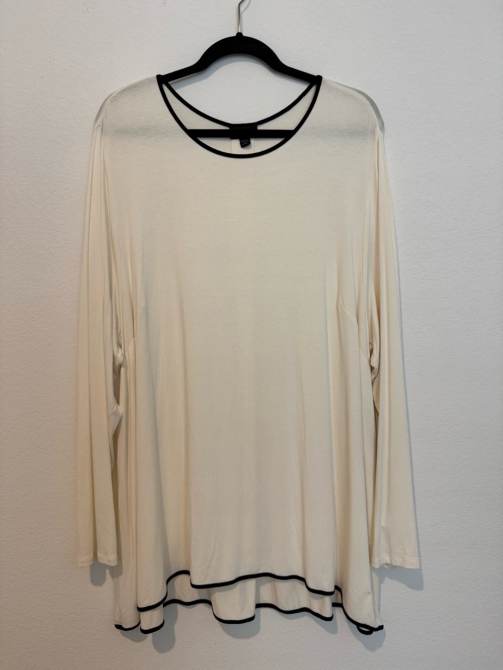 J. Jill Wearever Collection White Black Trim Tunic Long Sleeve Top